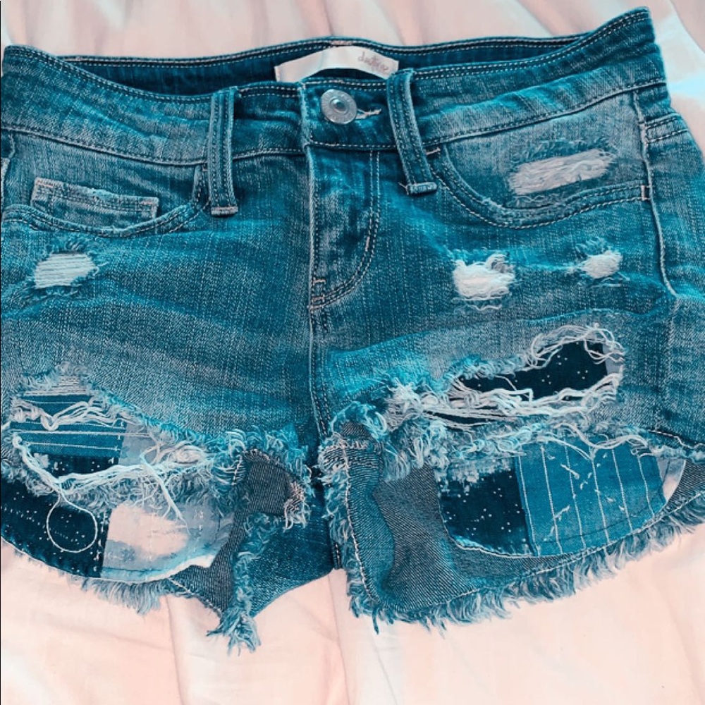 Buckle jean shorts day trip